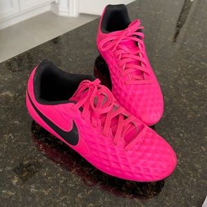 Nike Tiempo soccer cleats (youth) good condition